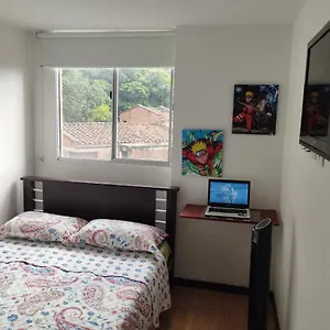 Habitacion En Apartamento Familiar , Medellín Colombia